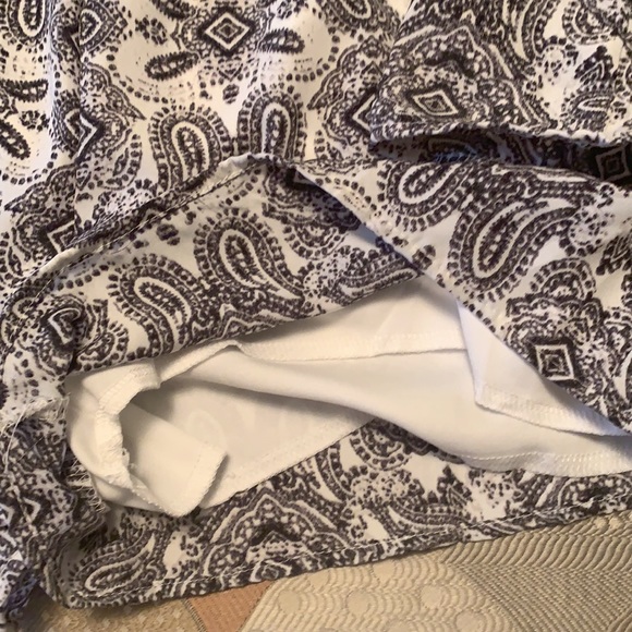 Romper Size Medium by Romeo & Juliet Couture - Picture 5 of 9